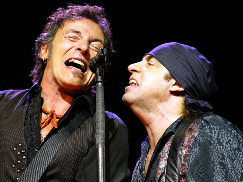 Bruce Springsteen Fans Keep The Party Going Without Him After Canceled Shows