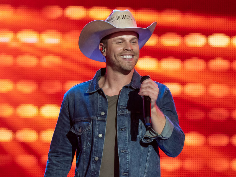 Dustin Lynch Brings His Career “full Circle” With First Performance At Red Rocks