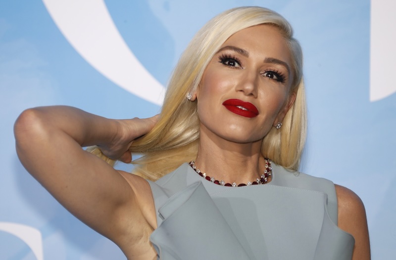 Gwen Stefani And Blake Shelton’s Amas Performances Were Pre Recorded, And Fans Feel “lied To”