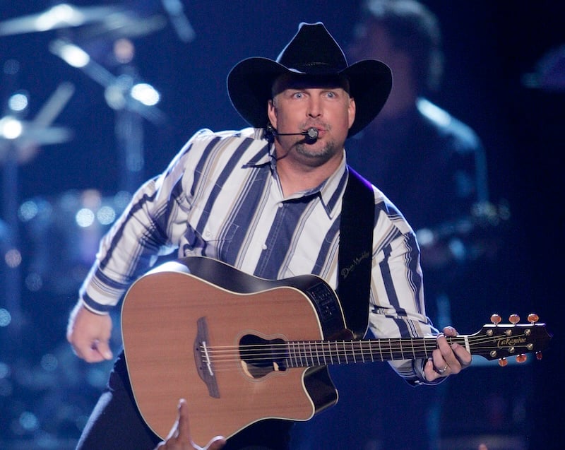 Garth Brooks Makes Surprise Appearance At George Strait’s Benefit