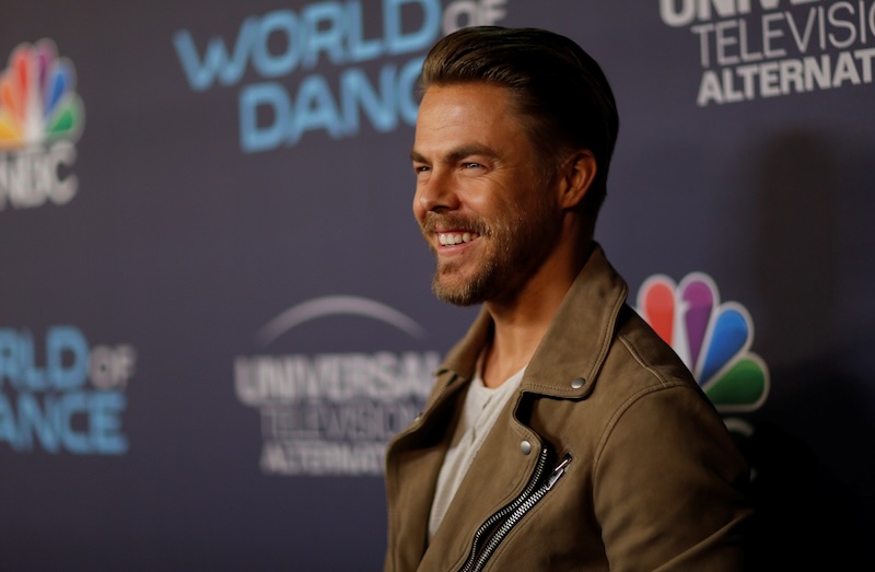 Derek Hough To Replace Billy Bush As New Host Of ‘extra’