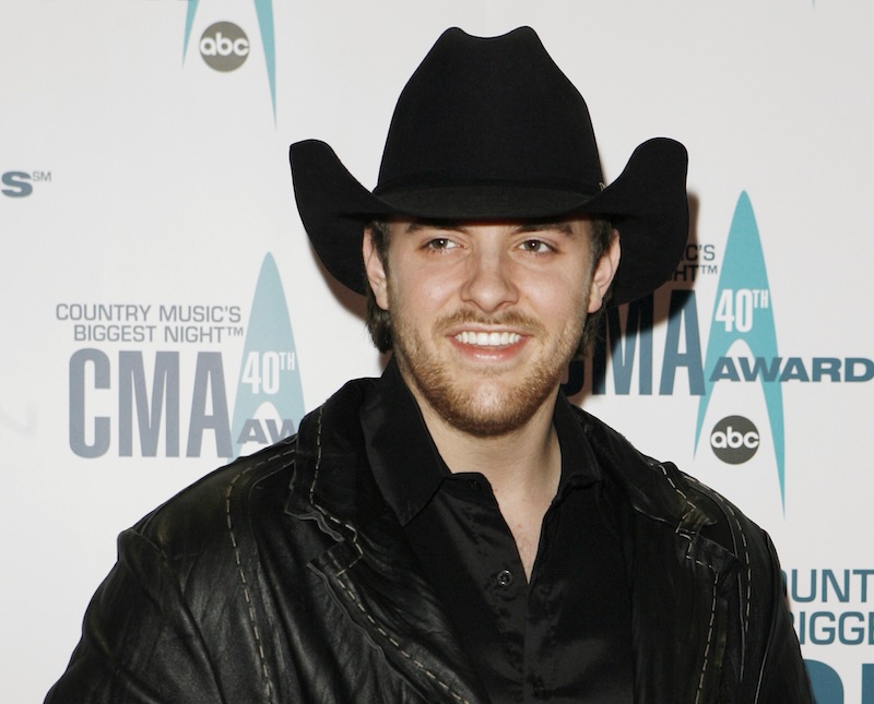 Chris Young Reveals New Album Track List, Announces Holiday Tour