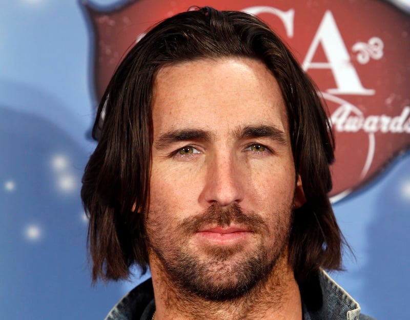 Jake Owen Assures Concerned Fans That He’s Doing Ok After Sharing Emotional Video