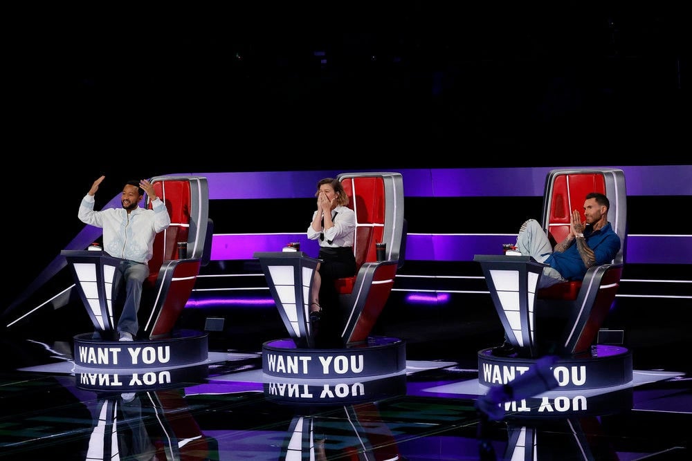 The Voice "the Blind Auditions Premiere" Episode 2901 Pictured: (l R) John Legend, Kelly Clarkson, Adam Levine (photo By: Trae Patton/nbc)