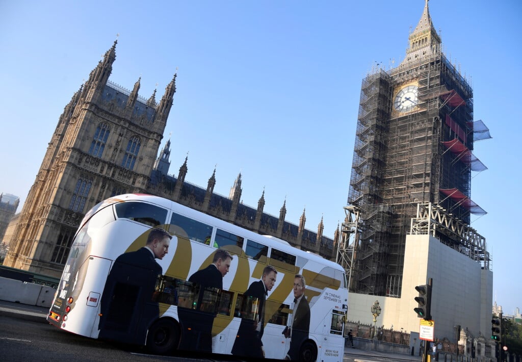 Bus Advertising New James Bond Film "no Time To Die" In London