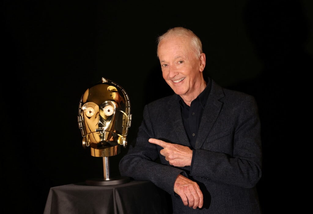 Actor Daniels, Who Played C 3po In 11 Star Wars Films, Poses Next To A Screen Matched, Light Up C 3po Head From The 1977 Film 'star Wars: A New Hope'