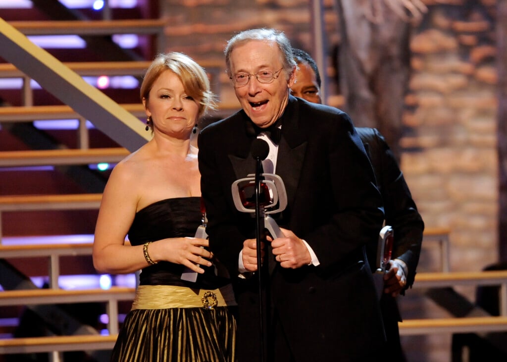 Kopell Accepts Award Along With Whelan And The Rest Of "the Love Boat" Cast During The 8th Annual Tv Land Awards In Los Angeles