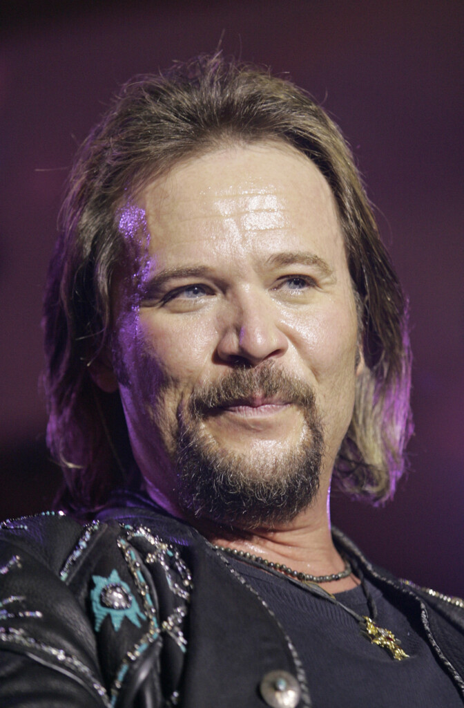 Country Music Singer Travis Tritt Smiles At The Crowd While Performing At The Silver Star Casino In Choctaw