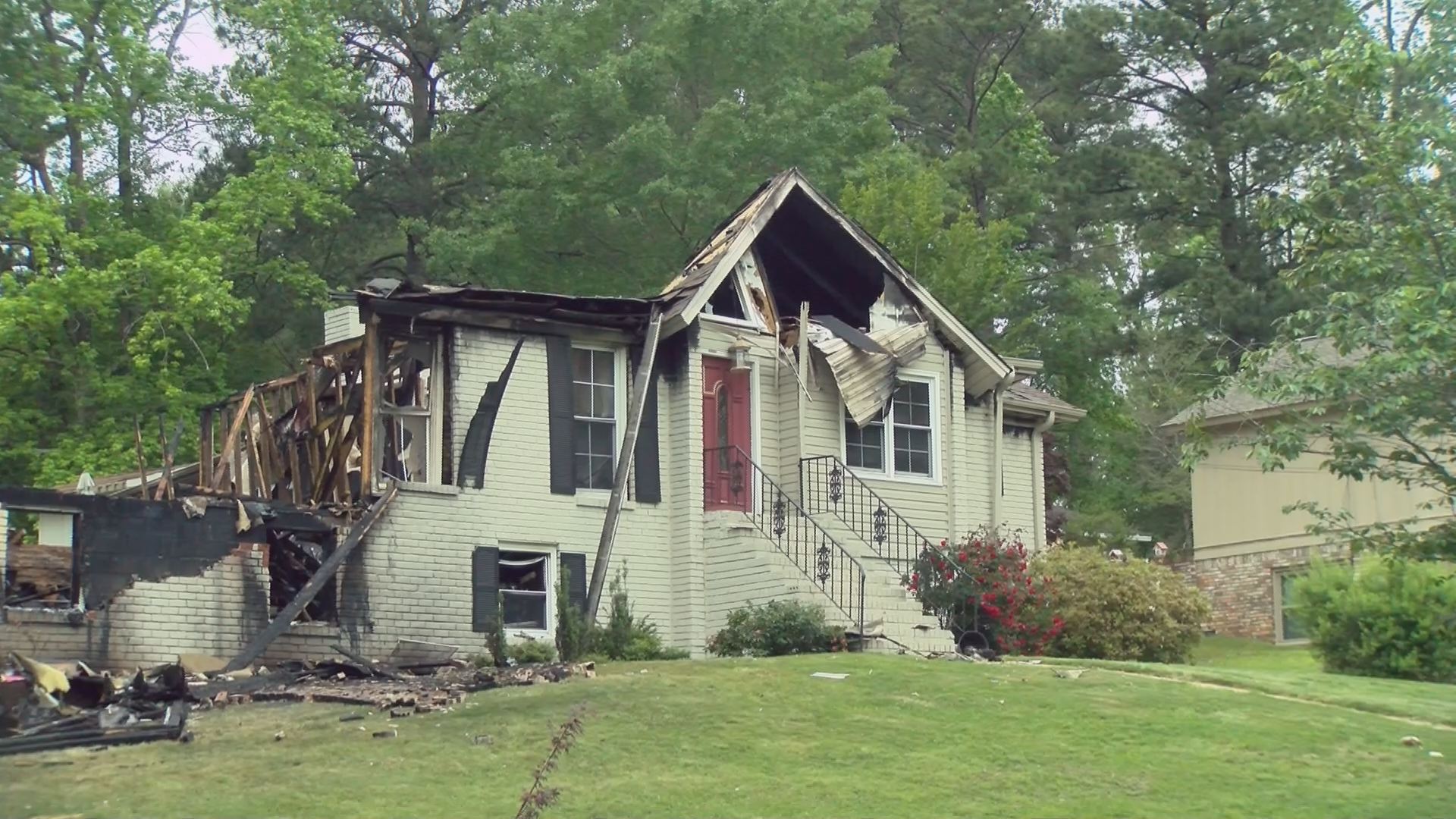 3 escape from house fire early Tuesday - WVUA 23