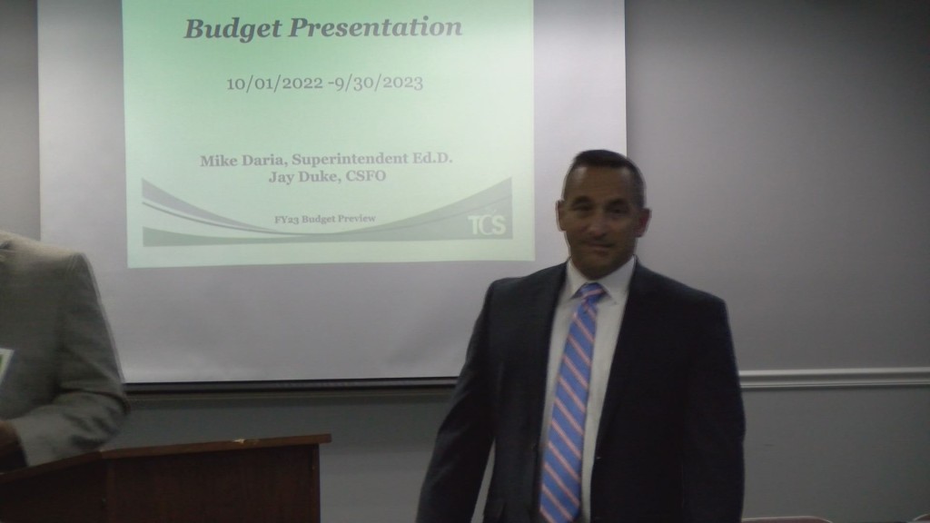 Mike Daria in front of Tuscaloosa City Schools budget presentation.