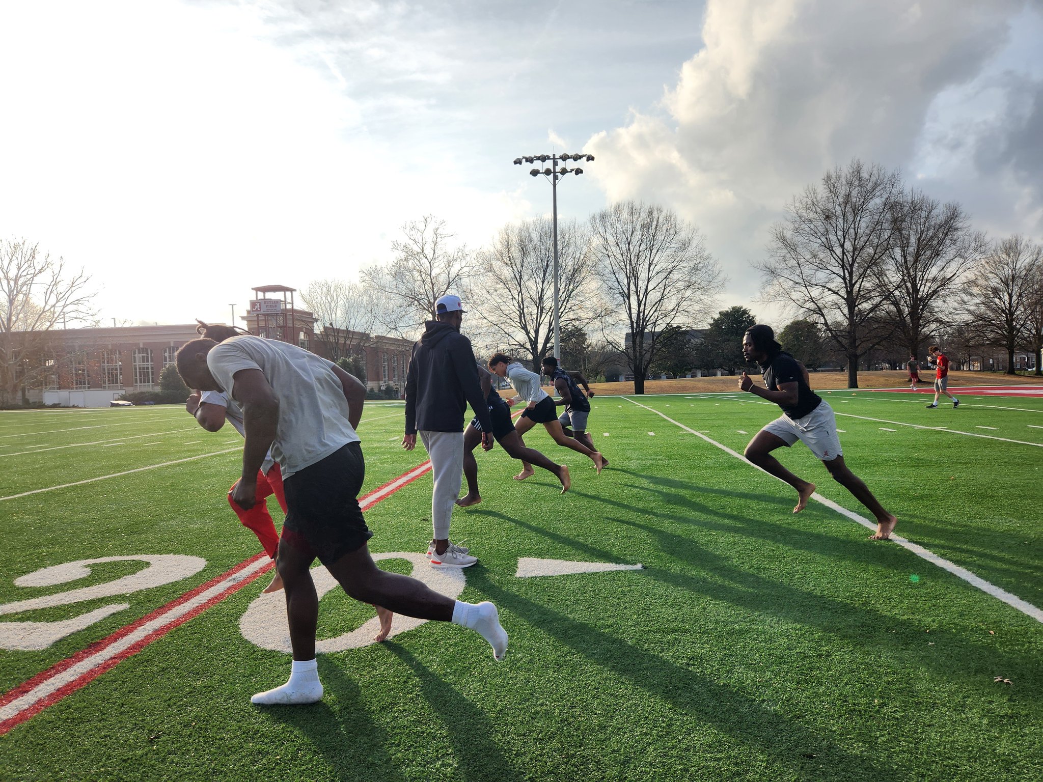 tuscaloosa-academy-graduate-signs-to-play-pro-football-wvua-23