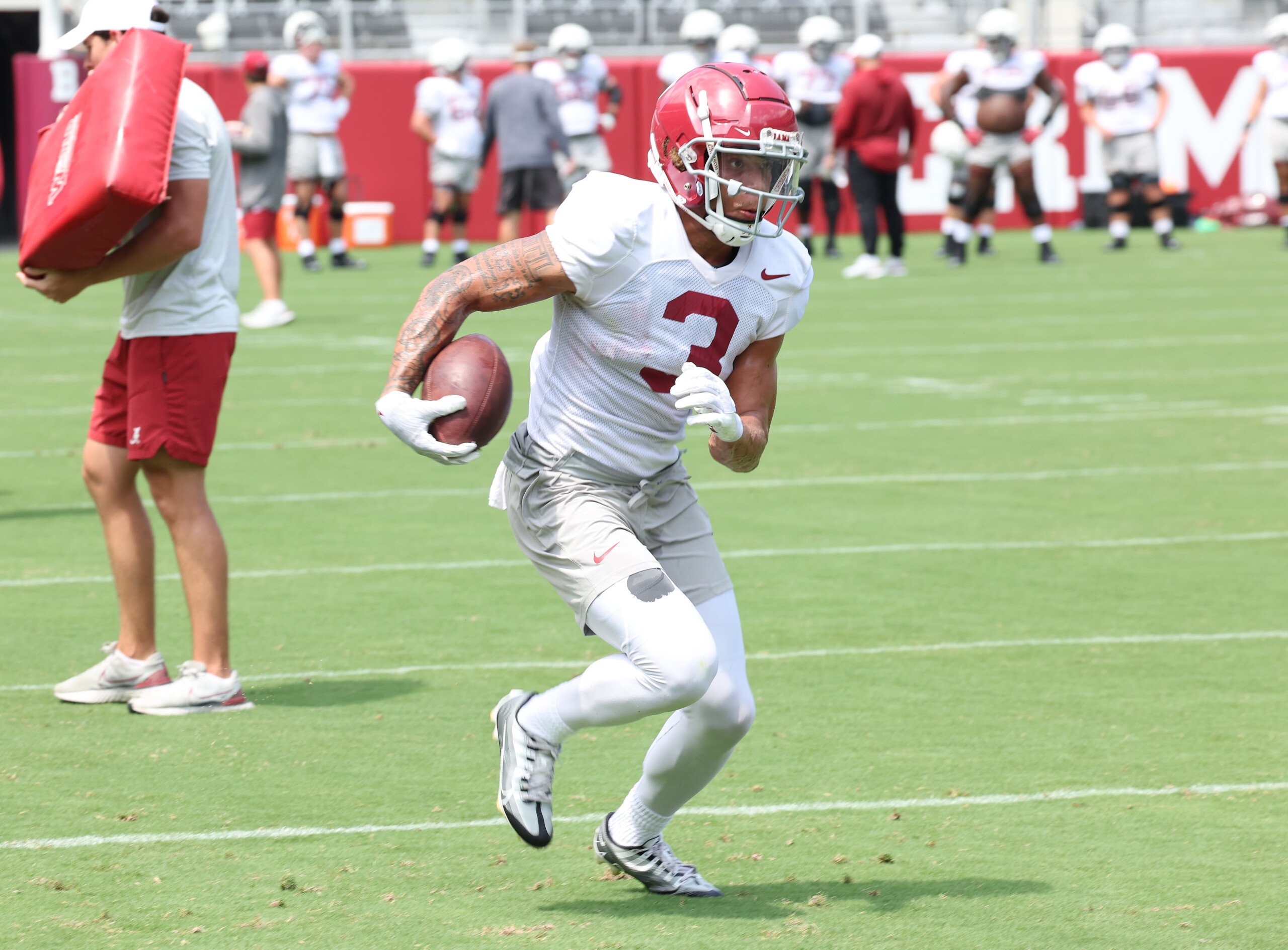 Jermaine Burton looks to lead young Alabama wide receiver group