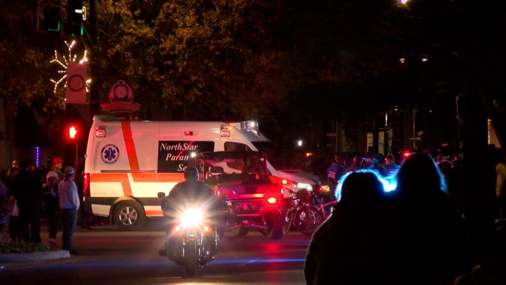 Boy hospitalized after falling from Christmas parade float in