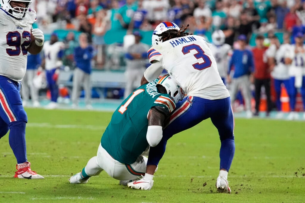 Dolphins' Tua Tagovailoa sustains third concussion of his career after  hitting head on turf - WVUA 23