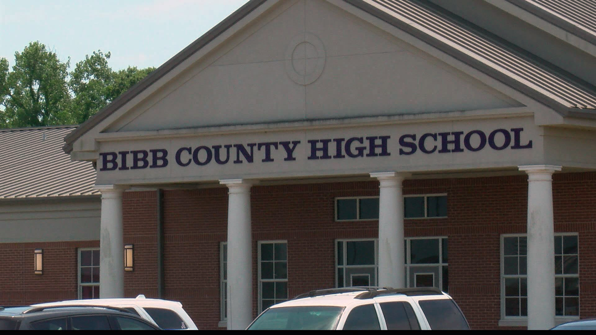 BIBB COUNTY SENIORS DIG UP FRESHMAN GOALS - WVUA 23