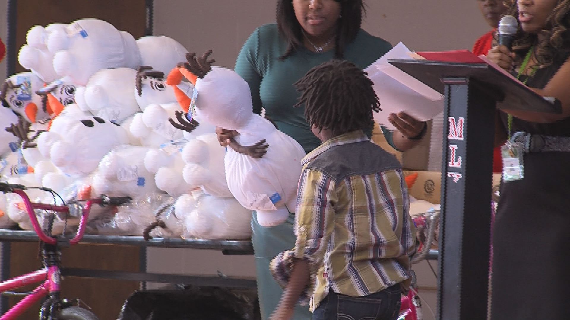 MLK ELEMENTARY CELEBRATES STUDENT ATTENDANCE, GOOD GRADES - WVUA 23