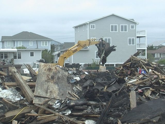 Crews clean up after fire destroys King's next to Johnnie Mercer's in May 2016.