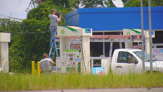 Crews work to repair awning damaged in Tuesday's storm. (Photo: Sarah Johnson/WWAY)