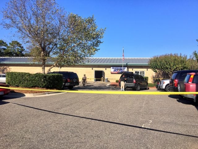 New Hanover County deputies investigate a death at Shooter's Choice on Oct. 24, 2016. (Photo: Kirsten Gutierrez/WWAY)