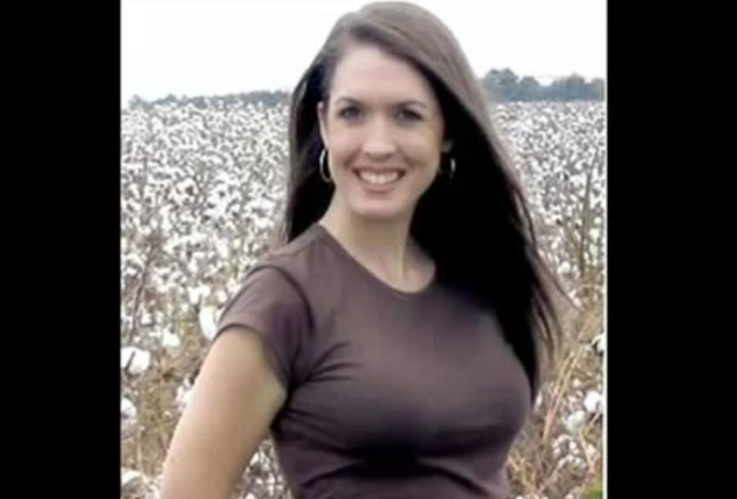 Missing Georgia teacher Tara Grinstead woman standing in field flowers teacher murdered by former student