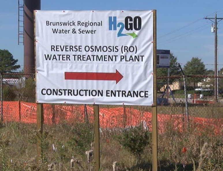 A sign on US 17 marks the way to the site of H2Go's planned reverse osmosis plant on Nov. 8