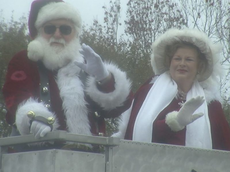 Leland Christmas Parade goes on despite cold and gloomy weather WWAYTV3
