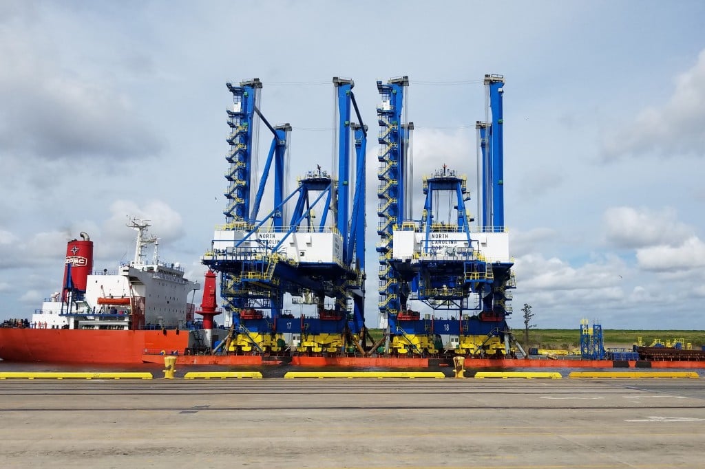 The cranes measure in at 776 feet long