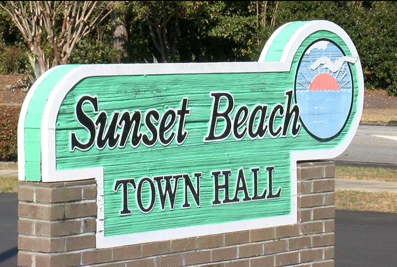 Sunset Beach urges residents to evacuate as Hurricane Ian nears - WWAYTV3