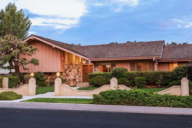 'Brady Bunch' house, used in exterior shots for the sitcom, gets LA ...