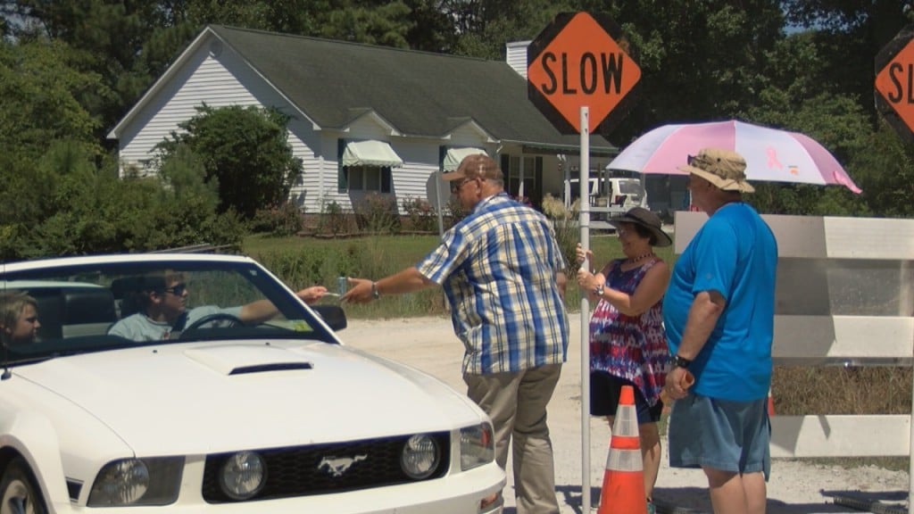 Neighbors charge drivers a $5 fee to pass through their street on Cedar Avenue. (Photo: Kylie Jones/WWAY)