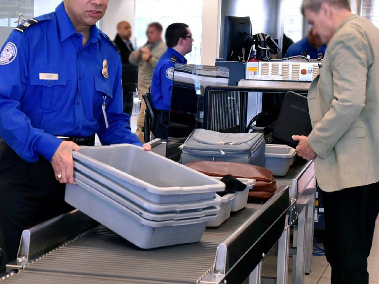 Airport security trays carry more germs than toilets, study finds WWAYTV3