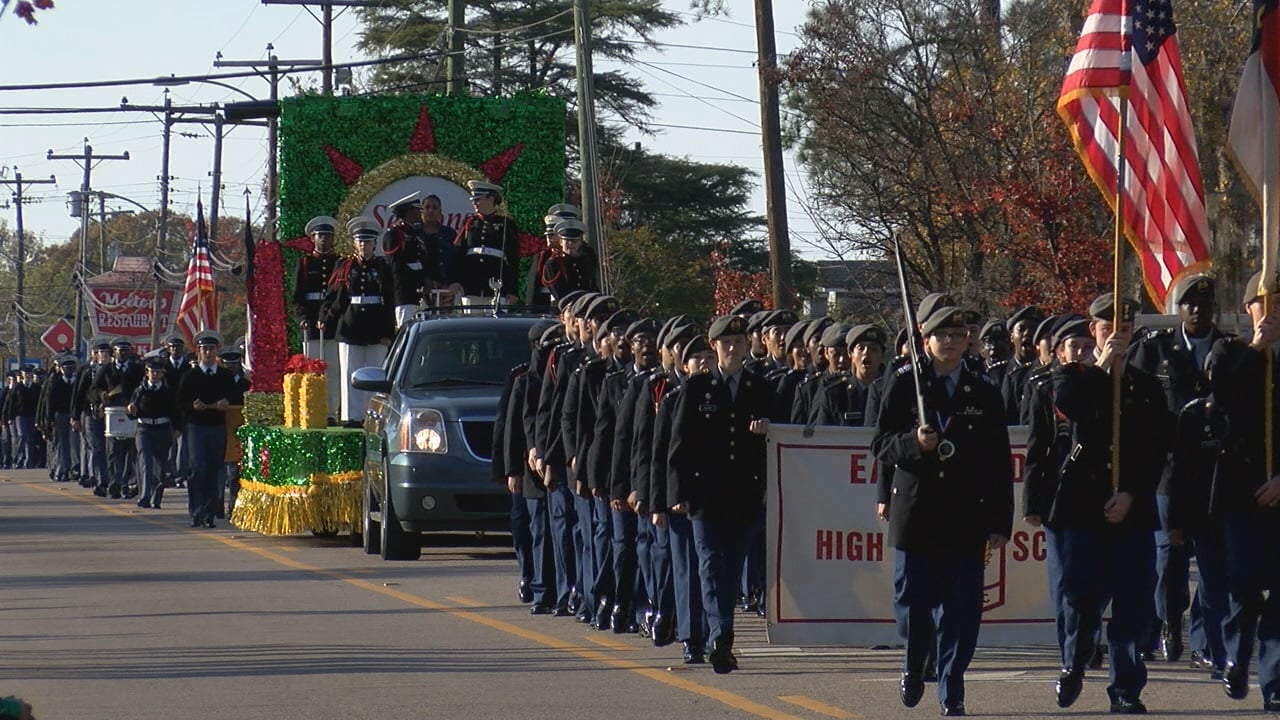 Elizabethtown Christmas parade brings families together after Florence