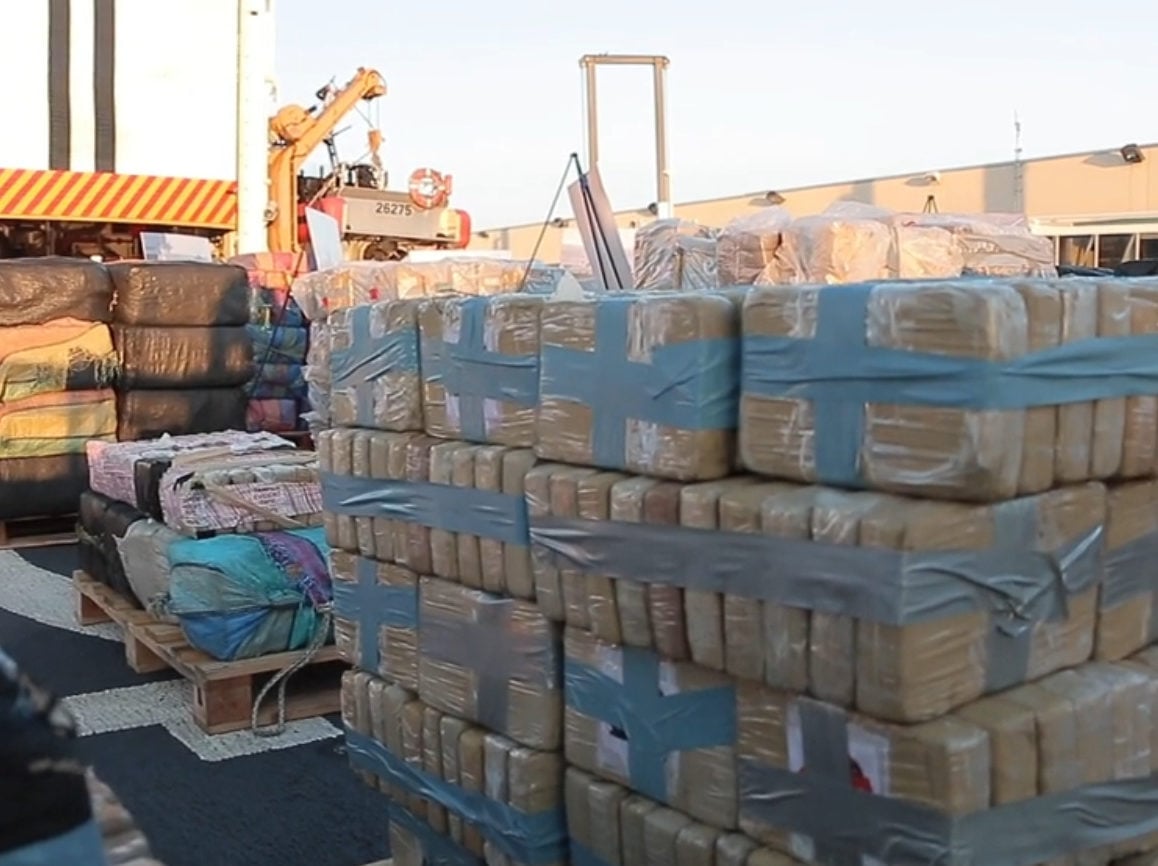 US Coast Guard seizes 35,000 pounds of cocaine in Pacific - WWAYTV3