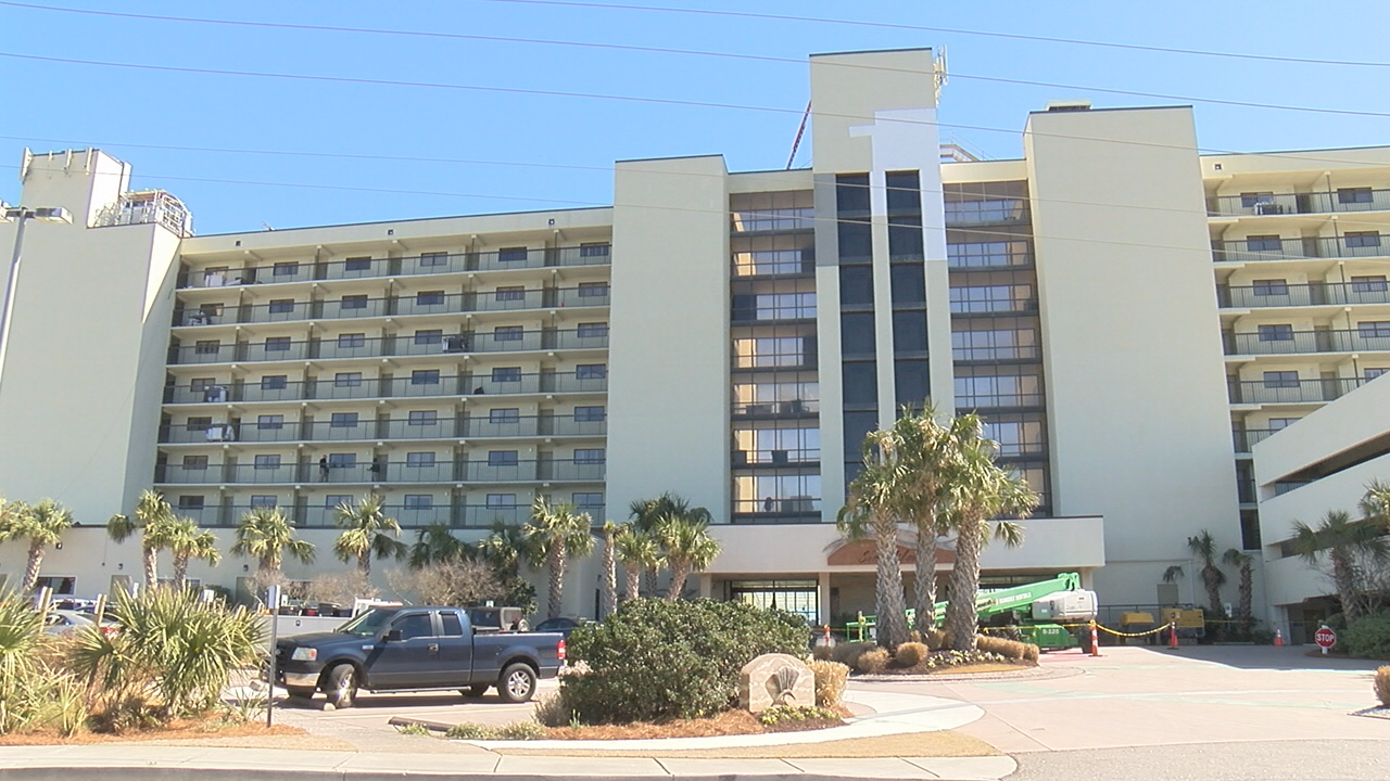 Man falls from balcony at Shell Island Resort WWAYTV3