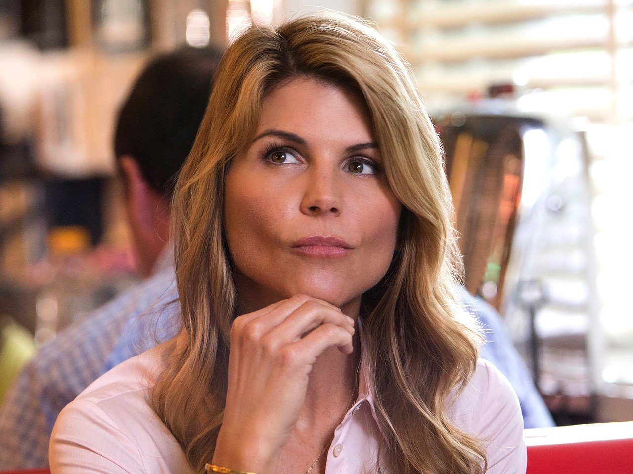 Lori Loughlin loses starring roles on Hallmark Channel - WWAYTV3