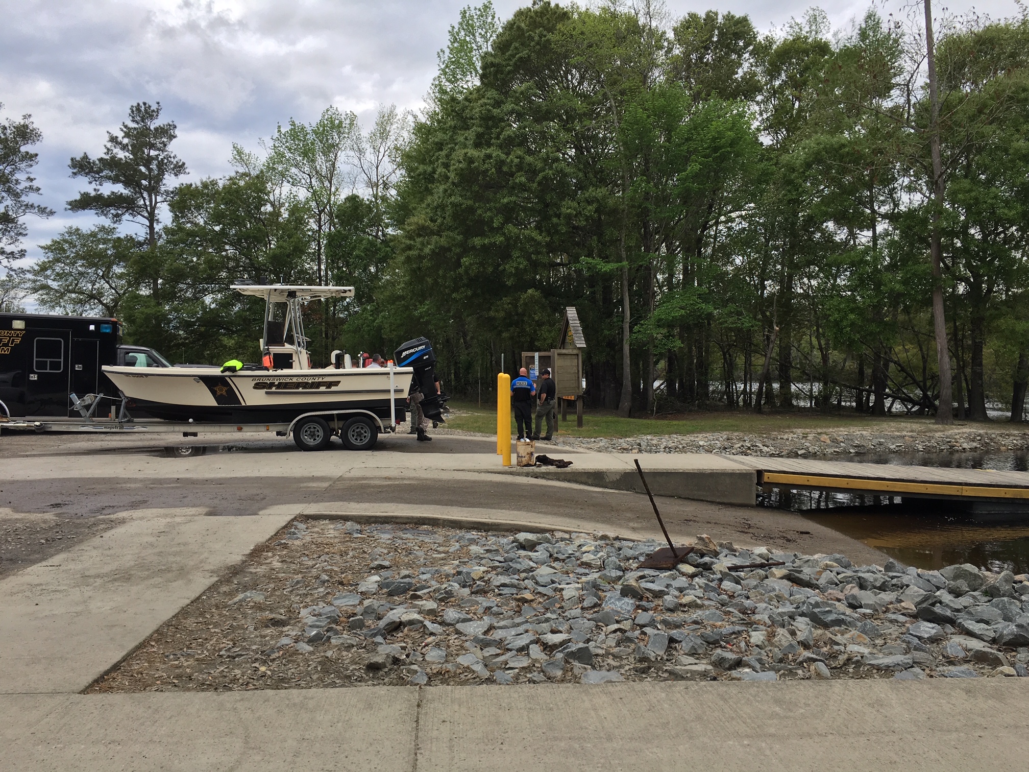 Divers recover body of man who fell off boat on Waccamaw River WWAYTV3