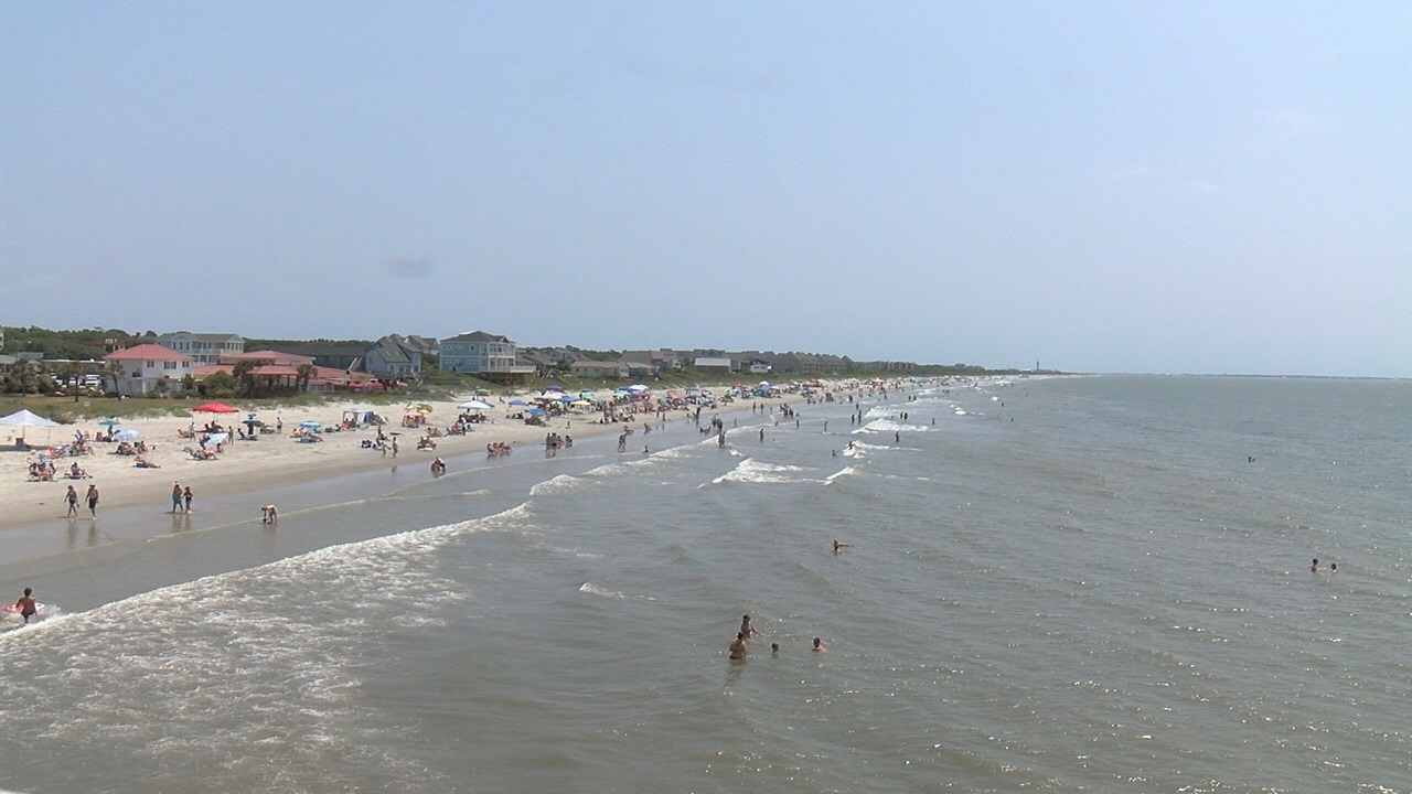 Tourists flock to Cape Fear beaches for Memorial Day Weekend - WWAYTV3