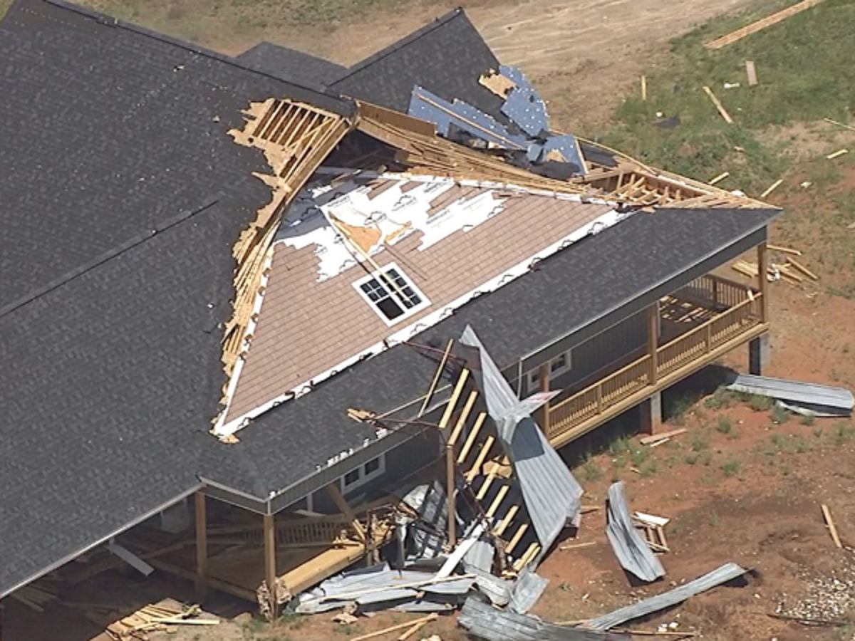 Tornado leaves damage but no injuries in North Carolina - WWAYTV3