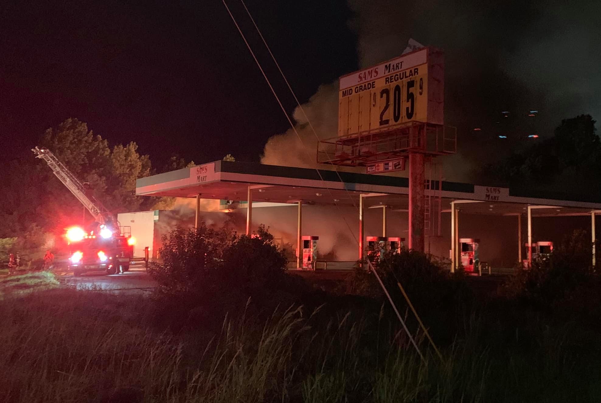 Whiteville fire crews battle fire at former gas station WWAYTV3