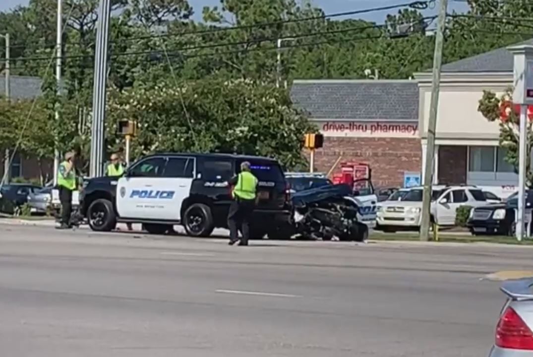 Crash involving Wilmington Police officer shuts down lane on College ...