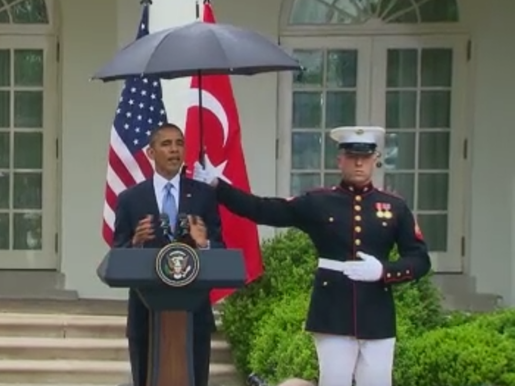 All Marines are now allowed to use umbrellas WWAYTV3