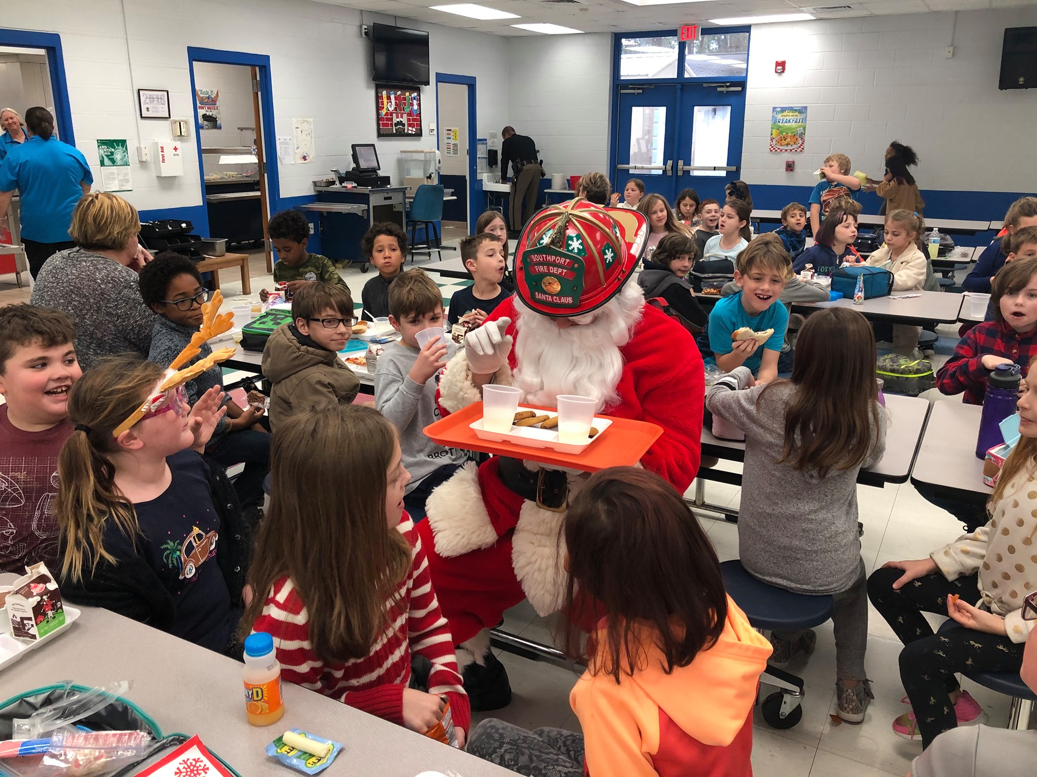 Santa enjoys milk and cookies with kids at Southport Elementary - WWAYTV3