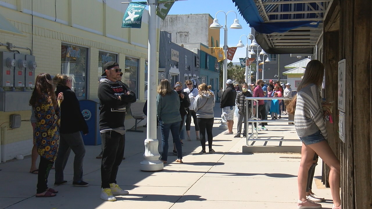 'It's worth the wait' People wait in line for hours on Britt's Donuts