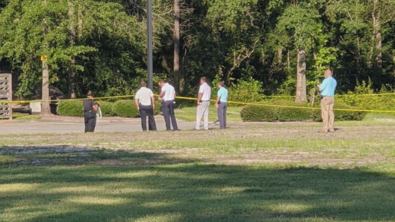911 call: Emotional moments when woman finds baby in trash can - WWAYTV3