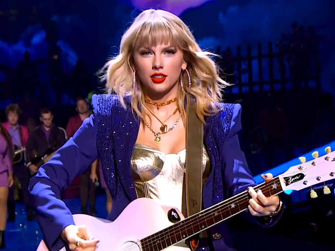 Taylor Swift announces 27date US stadium tour in 2023 WWAYTV3