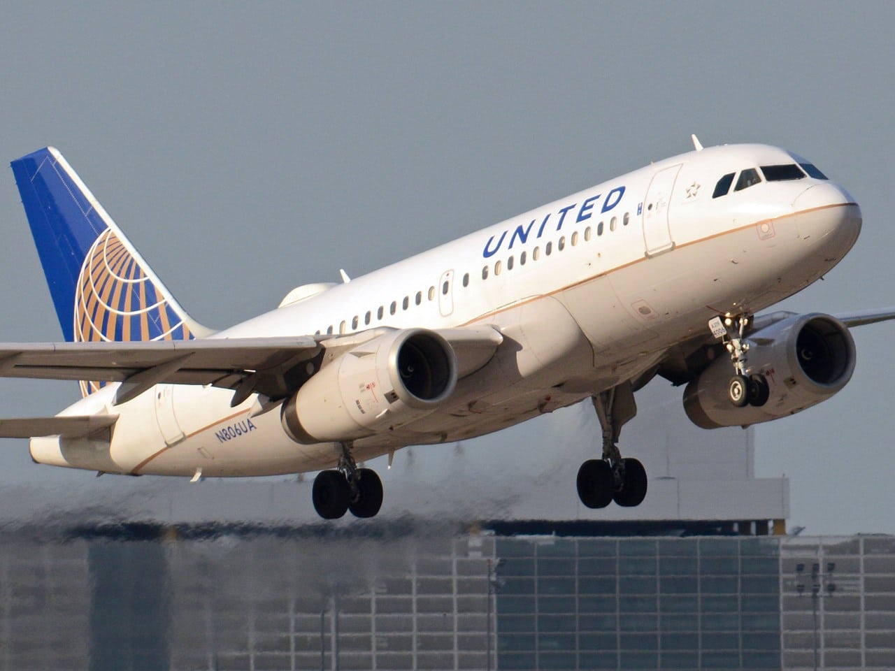 wwaytv3.com - Associated Press - United Airlines raises bag fees amid rising fuel costs and introduces tiered premium fares