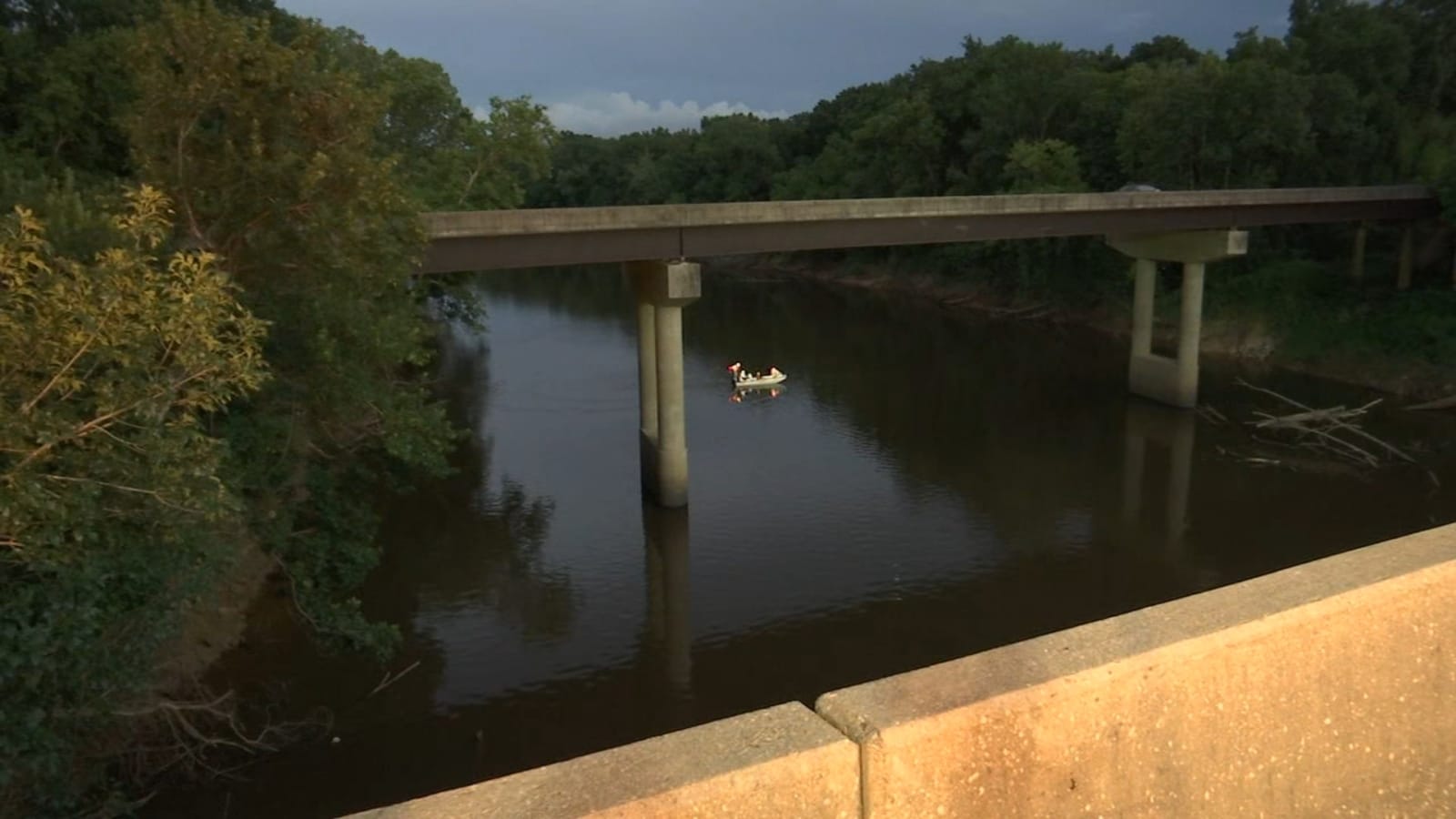 Search on after 2 vehicles reportedly crash into Cape Fear River - WWAYTV3