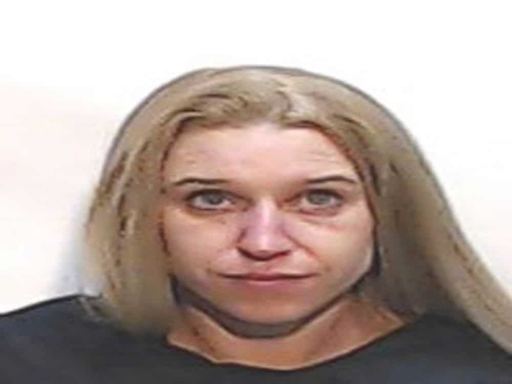 Woman charged for allegedly selling heroin to confidential