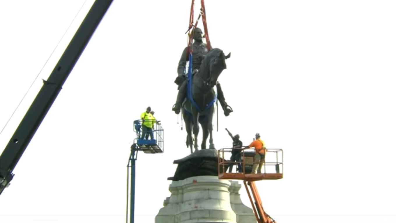 Statue of Confederate Robert E. Lee coming down in Virginia WWAYTV3