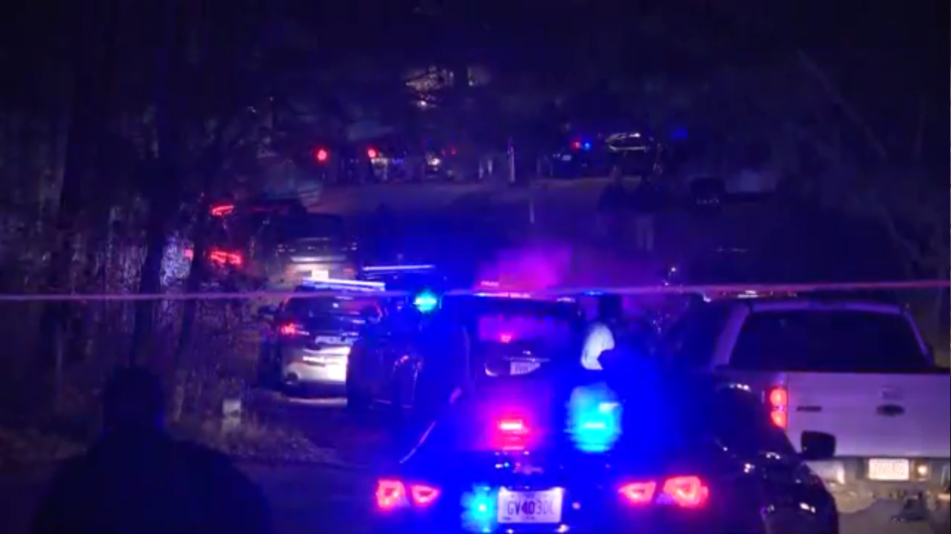 4 killed, including officer and suspect, in Georgia shooting - WWAYTV3